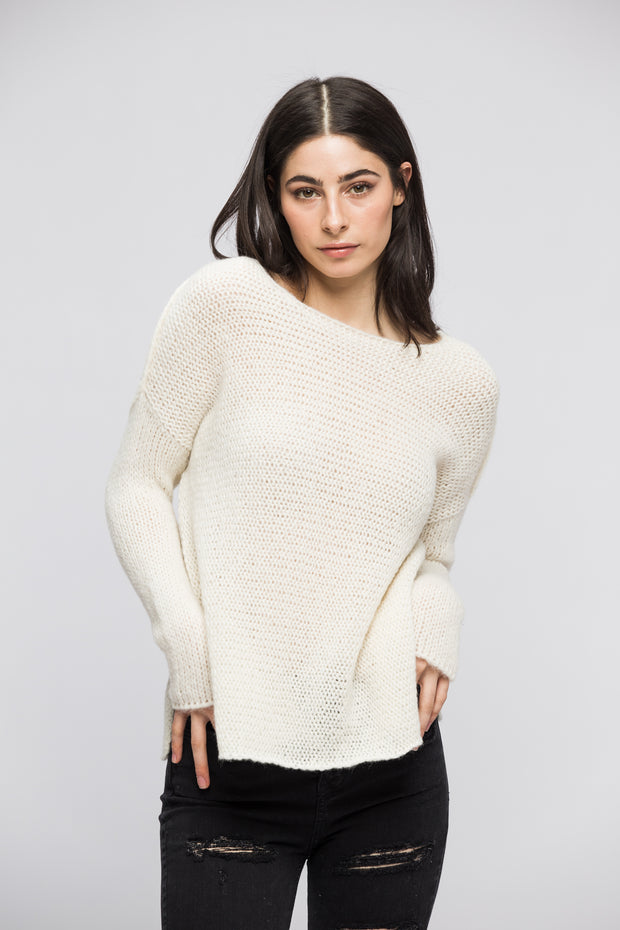 Off white alpaca sweater. - RoseUniqueStyle