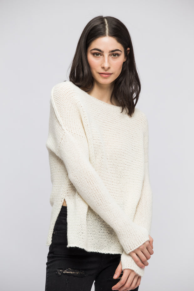 Off white alpaca sweater. - RoseUniqueStyle