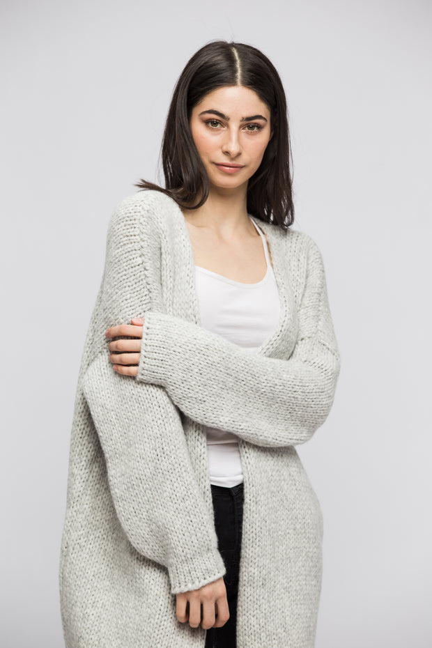 Alpaca oversize chunky knit woman cardigan.