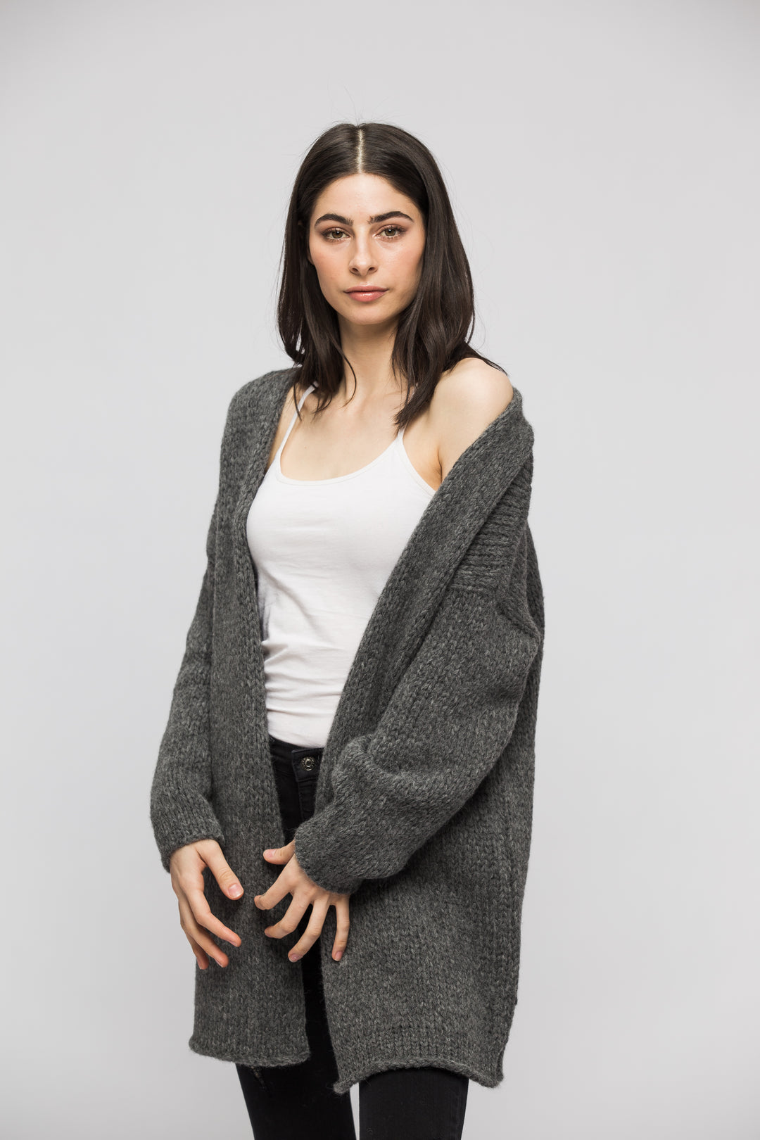 Alpaca grey chunky knit woman cardigan.