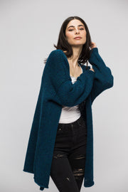 Alpaca oversize chunky knit woman cardigan.