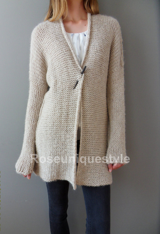 Chunky knit Cream/Beige women knit cardigan.